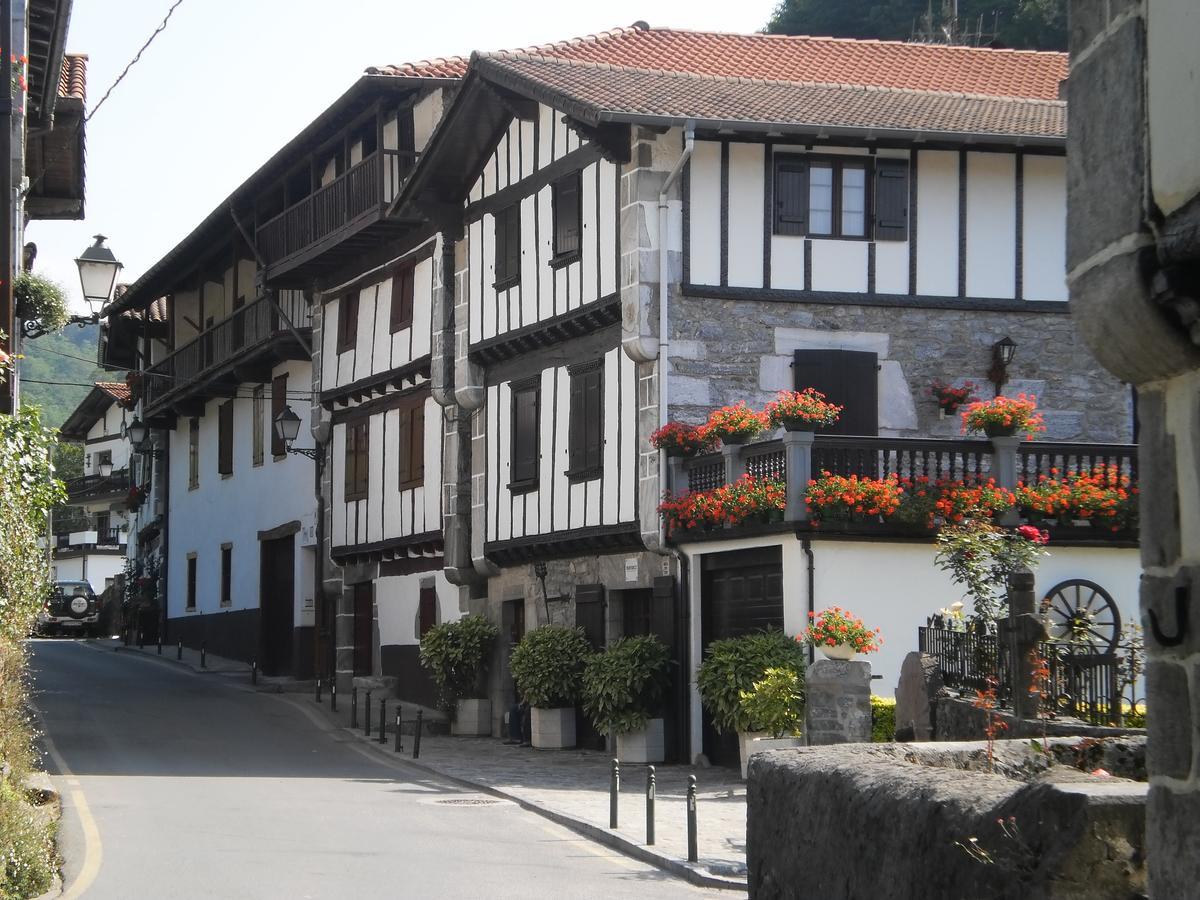Larraenea Bed And Breakfast Lesaka Exteriör bild