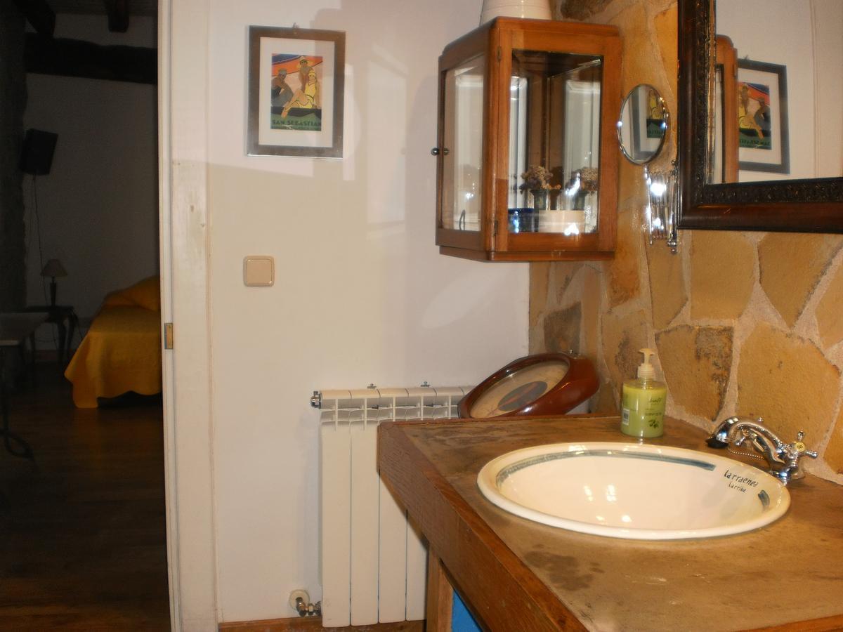 Larraenea Bed And Breakfast Lesaka Exteriör bild